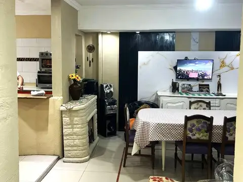 VENTA CASA CON PILETA SAN MIGUEL