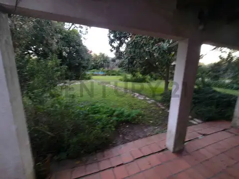 Casa 6 ambientes con 2 baños