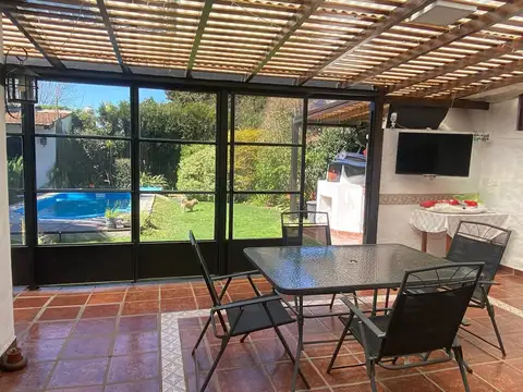 Casa 4 ambientes con 2 baños