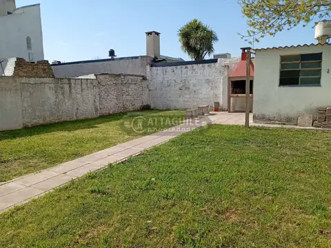 Casa en Alquiler con 1 cochera