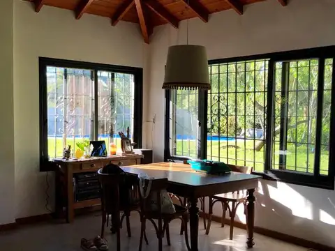 Casa 4 ambientes con 2 baños