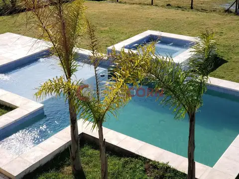 Casa 7 ambientes con 5 baños