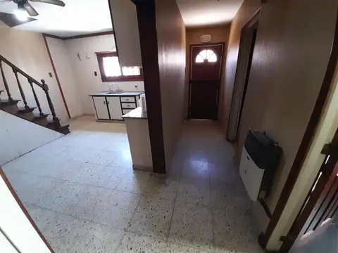 Depto Tipo Casa 4 ambientes con 2 baños