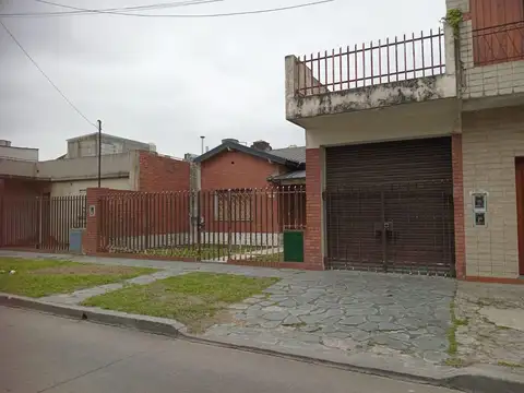 Alquiler Casa de 4 ambientes de 370 m2 de terreno en Villa Santos Tesei