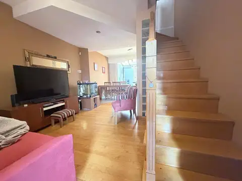 Depto Tipo Casa en Venta en Versalles, USD 185.000