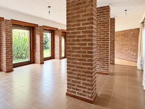 Casa 4 ambientes con 2 baños