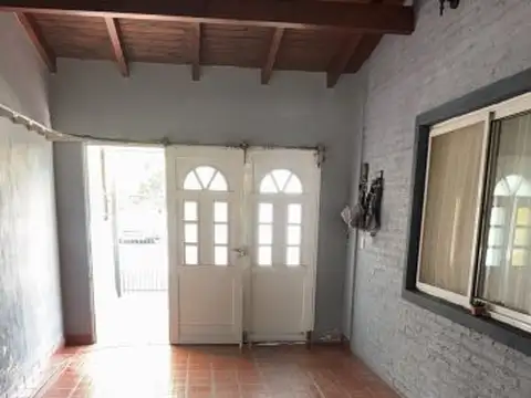 Casa en alquiler permanente Matheu 1600 Funes
