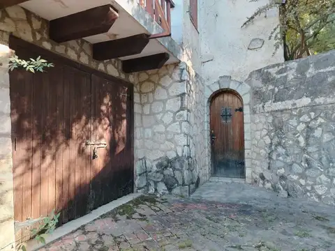 Casa 7 ambientes con 4 baños