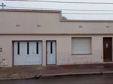 Casa en venta - 4 Dormitorios 1 Baño - Cochera - 690Mts2 - Carmen de Areco