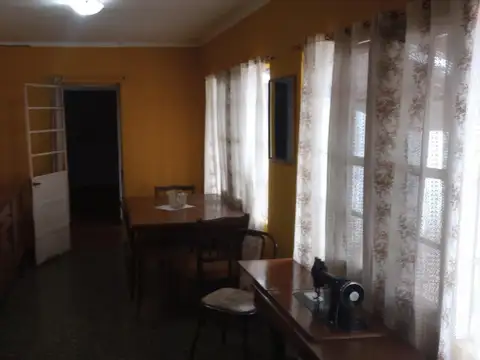 Casa 6 ambientes con 1 baño