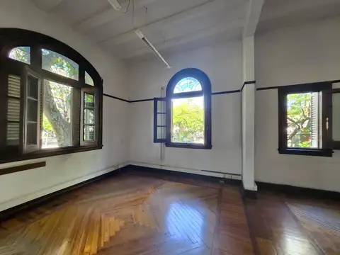 Casa 12 ambientes con 3 baños