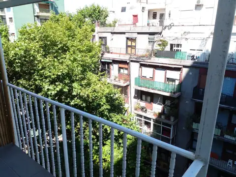 Excelente Monoambiente de 9.30 x 3 al frente con balcon vista abierta con Sol
