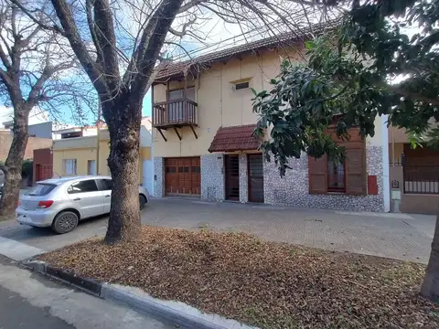 Casa 7 ambientes con 3 baños