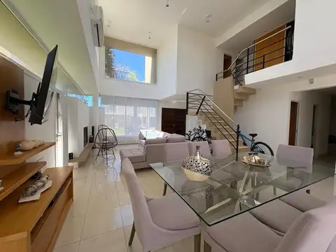 Casa 5 ambientes con 4 baños