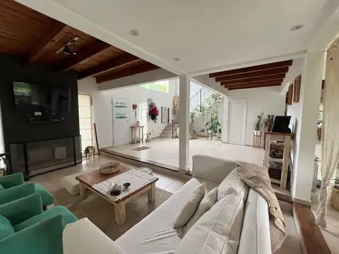Casa 4 ambientes con 3 baños