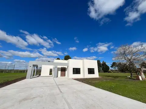 Oportunidad  Casa a estrenar en venta en Los Alcanfores 
