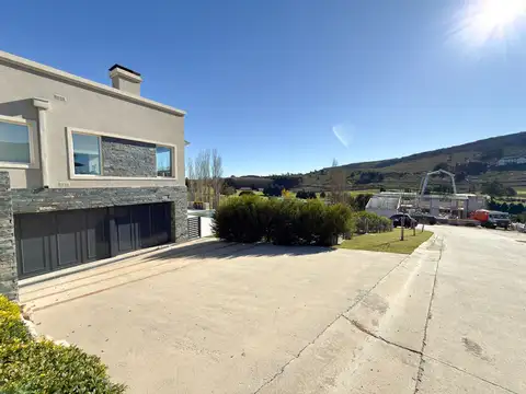 Casa en Venta con 6 cocheras