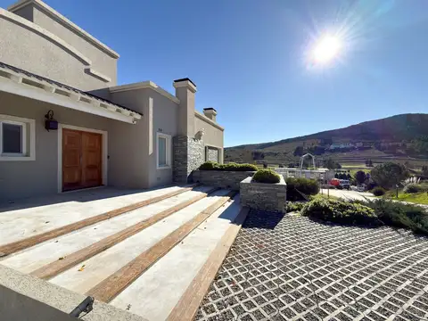 Casa 10 ambientes con 5 baños