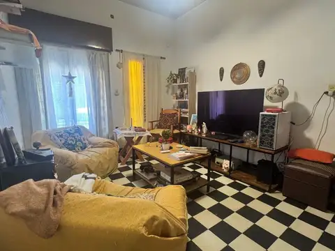 Casa venta Merlo. 3 habitaciones, patio y cochera