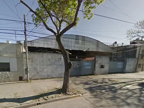 Terreno con salida a dos calles, Moreno y Virasoro.