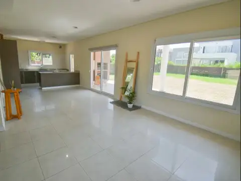 Preciosa Casa en venta en Fincas de Hudson