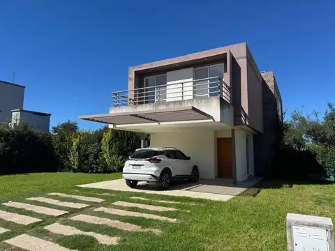 Casa en venta en Barrio Privado Villa Antonio - Juana Koslay