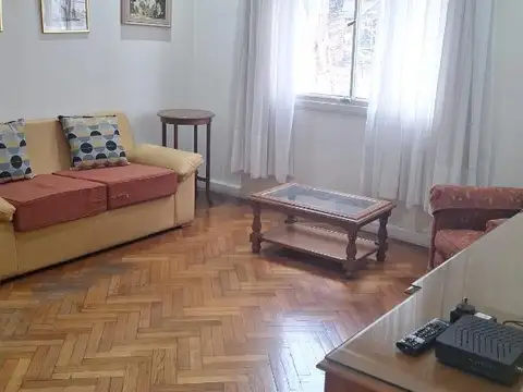 Amplio departamento de 4 ambientes