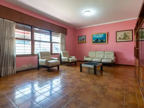 Venta Casa 3 Dormitorios + local comercial 