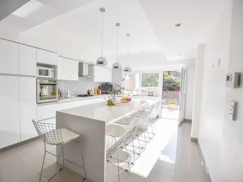 Casa 7 ambientes con 3 baños