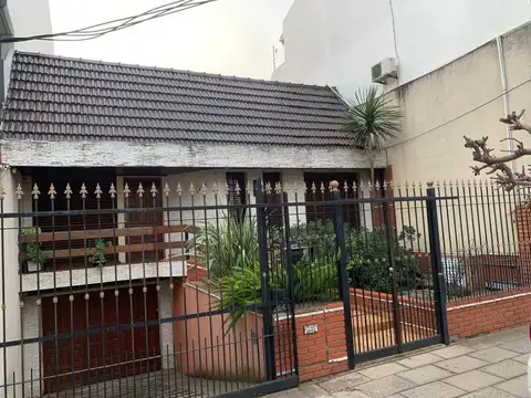 chalet 4 ambientes  venta  Villa Luzuriaga