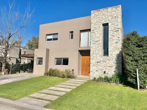 Venta de Casa Barrio cerrado La Candelaria Bella Vista