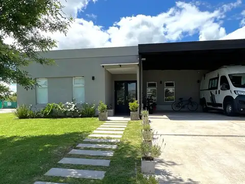Casa en Venta con 4 cocheras