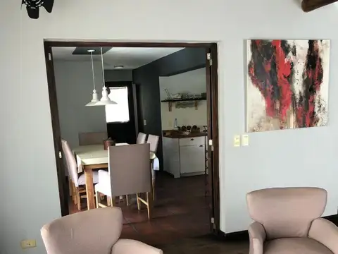 Casa 4 ambientes con 3 baños