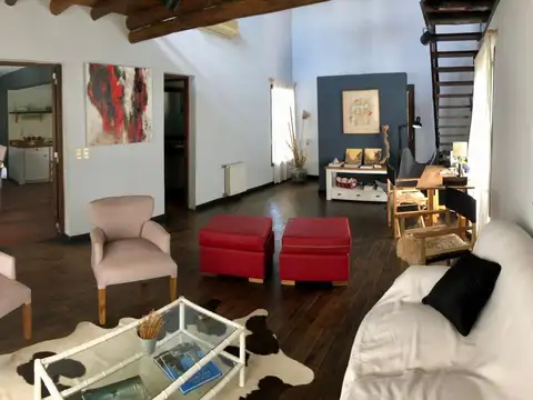 Casa en Venta con 2 cocheras
