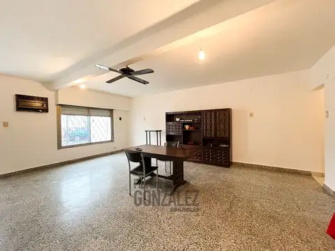Casa en Alquiler con 1 cochera