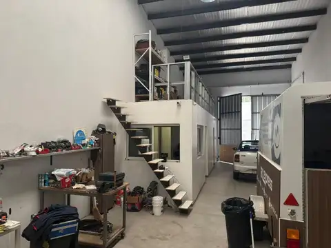 Galpon en Venta 28  mts Fondo