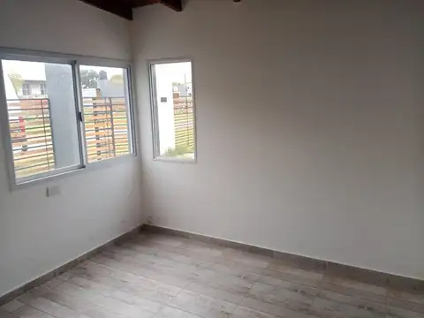 Casa 3 ambientes con 1 baño