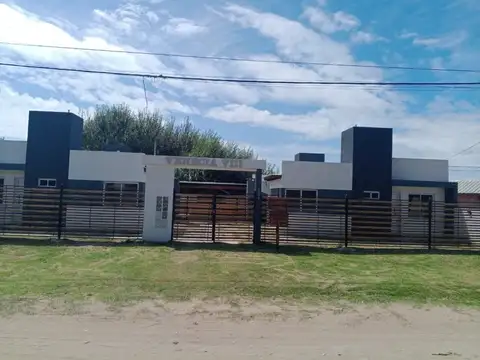 CASA A ESTRENAR CON 2 DORMITORIOS + PATIO + PARRILLA + COCHERA