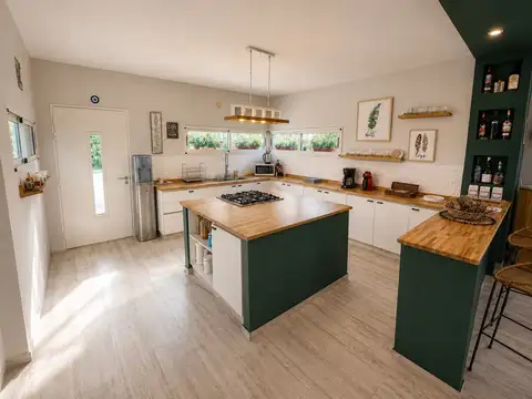 Casa en Venta con 2 cocheras