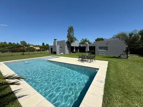 Casa En Venta - Barrio San Joaquin - Exaltacion de la Cruz -     Apto Crédito