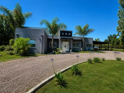 Casa En Venta - Barrio San Joaquin - Exaltacion de la Cruz -     Apto Crédito