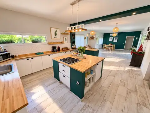 Casa 5 ambientes con 3 baños