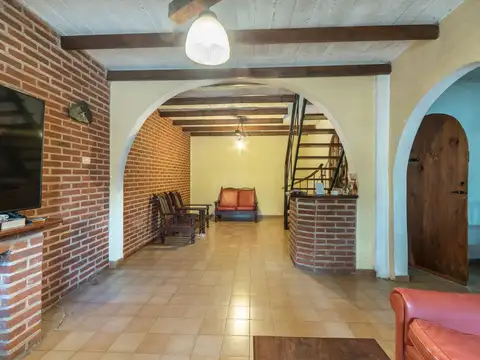 Casa en Venta con 2 cocheras
