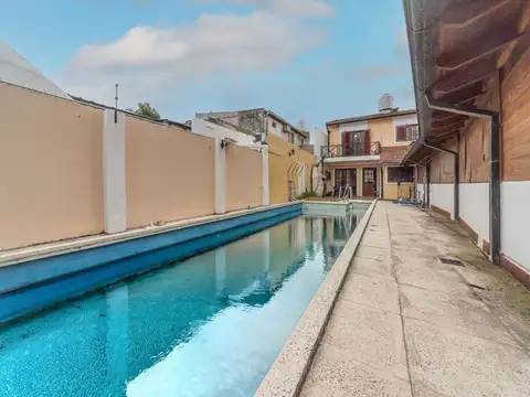 CASA EN VENTA 5 AMBIENTES EN SAENZ PEÑA. LOTE PROPIO!