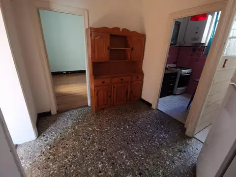 Pergamino 100, Piso 1