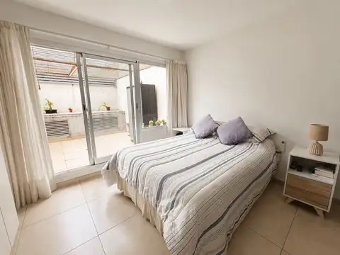 VENTA - MONOAMBIENTE MUY AMPLIO CON PATIO