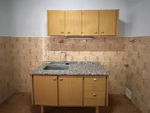Casa 5 ambientes con 1 baño