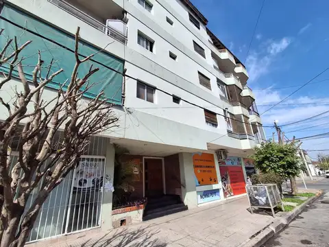 DEPARTAMENTO 2 AMB. 2 PISO CON ASCENSOR