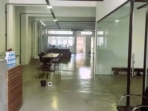 Local en Liniers sobre Av. Emilio Castro