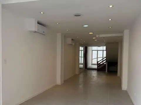 local centro 138m2 total 65m2. en planta s calle Catamarca